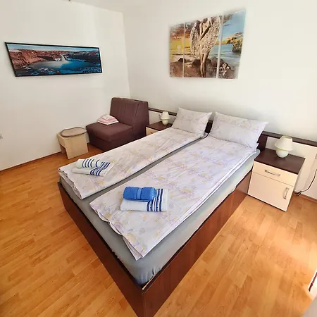 Apartment Maja Vujkovic 1 *